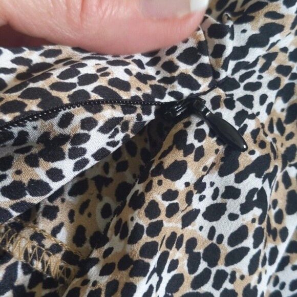 5/$55 Ann Taylor peplum side-zip top - sleeveless - animal print - black trim 8 - Picture 7 of 7